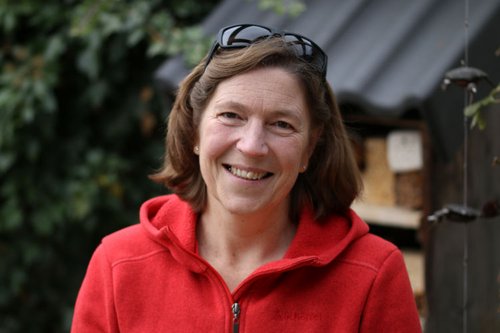 Ein Portraitfoto, auf dem Anke Simon zu sehen ist